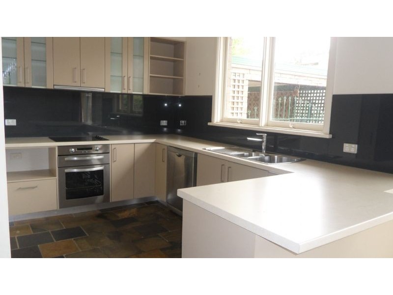 24 Barcelona Avenue, Keilor VIC 3036