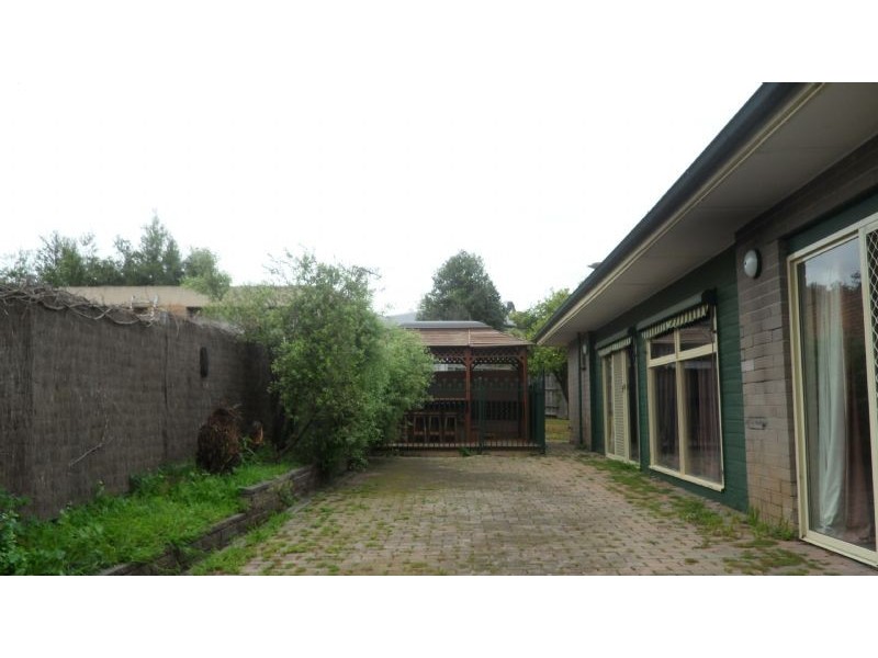 24 Barcelona Avenue, Keilor VIC 3036