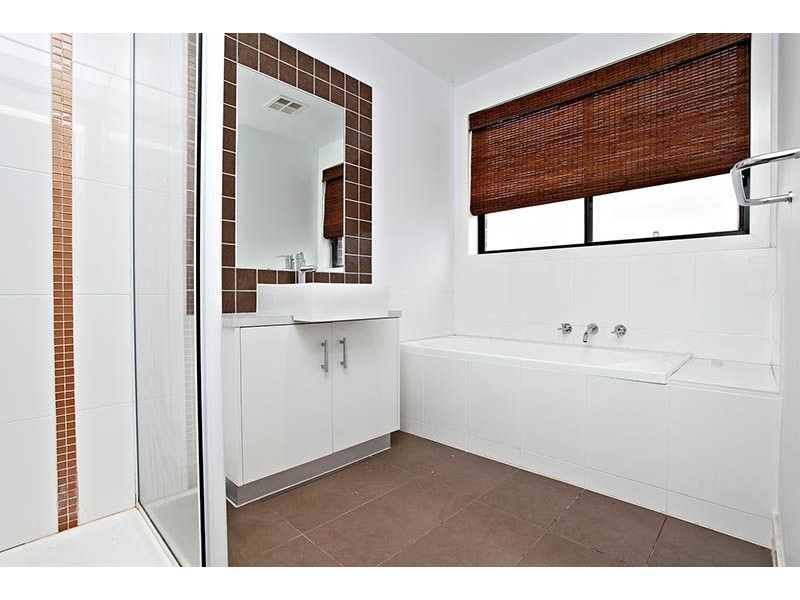2/49 Jade Way, Hillside VIC 3037