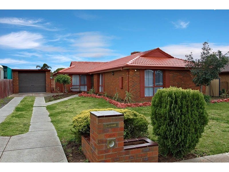 18 Barbary Crescent, Taylors Lakes VIC 3038