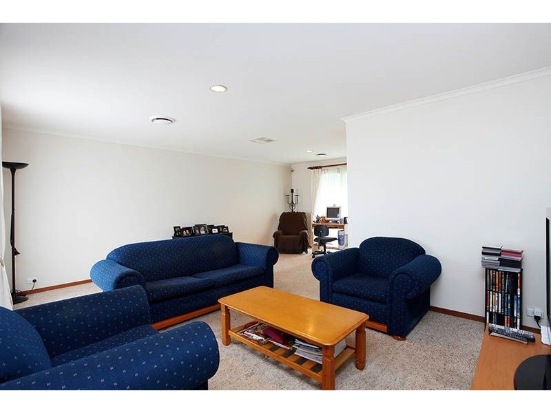 18 Barbary Crescent, Taylors Lakes VIC 3038