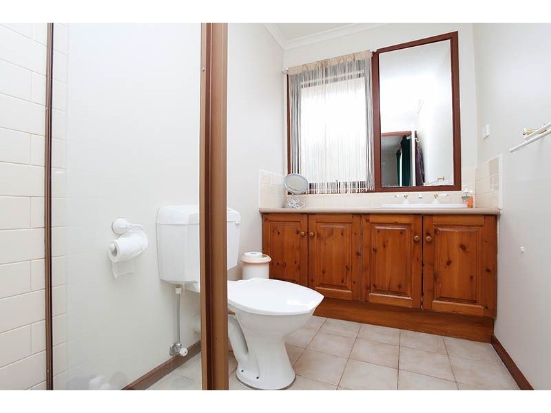 18 Barbary Crescent, Taylors Lakes VIC 3038