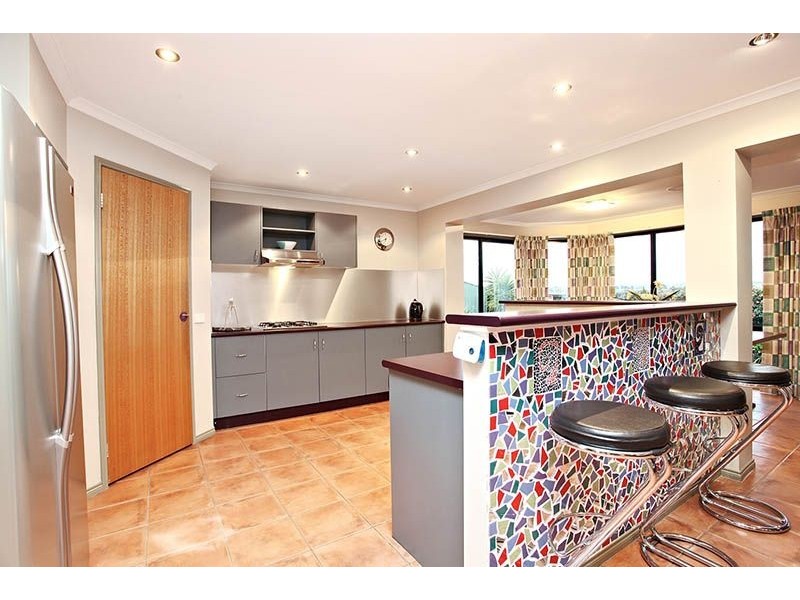 4 Parr Court, Taylors Lakes VIC 3038