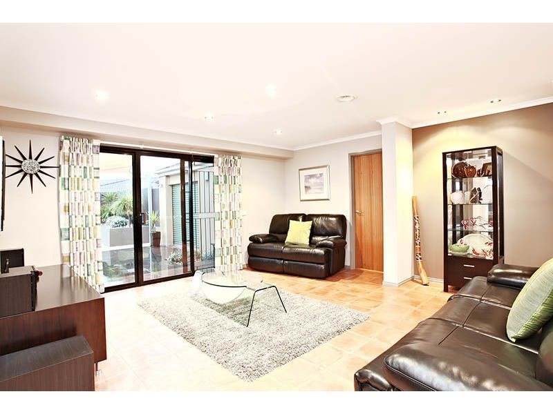 4 Parr Court, Taylors Lakes VIC 3038