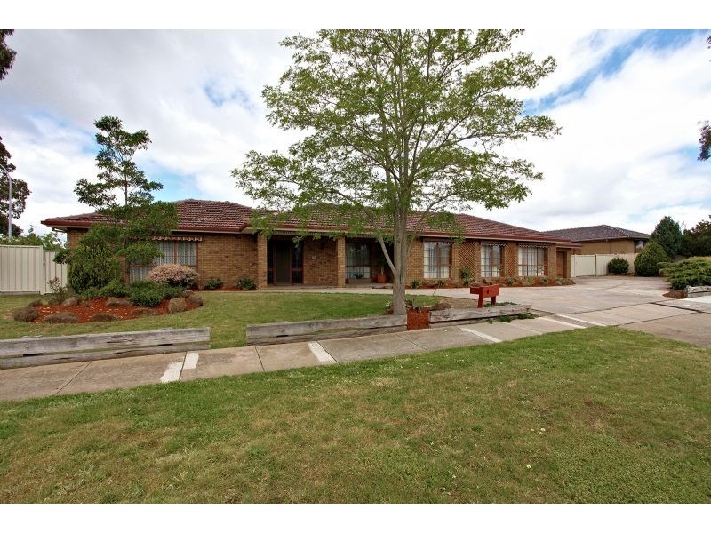 1 Aldershot Drive, Keilor Downs VIC 3038