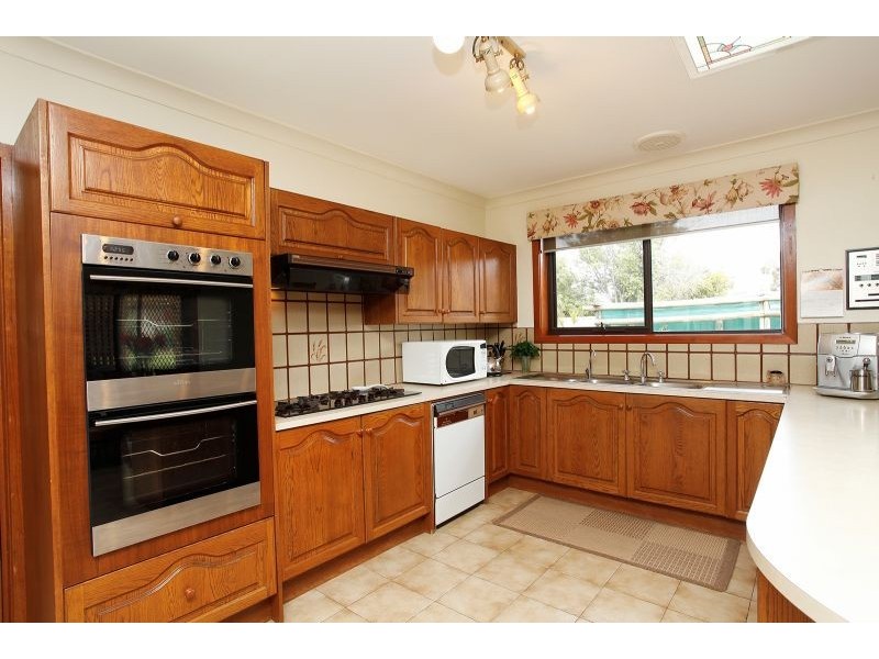 1 Aldershot Drive, Keilor Downs VIC 3038