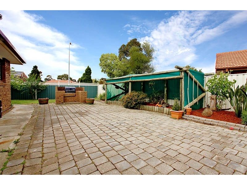1 Aldershot Drive, Keilor Downs VIC 3038