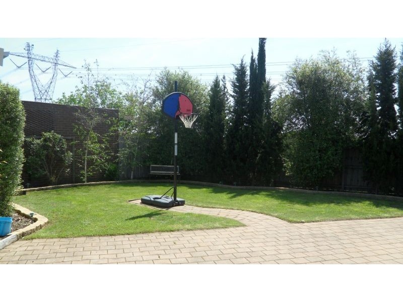 24 Broula Court, Taylors Lakes VIC 3038