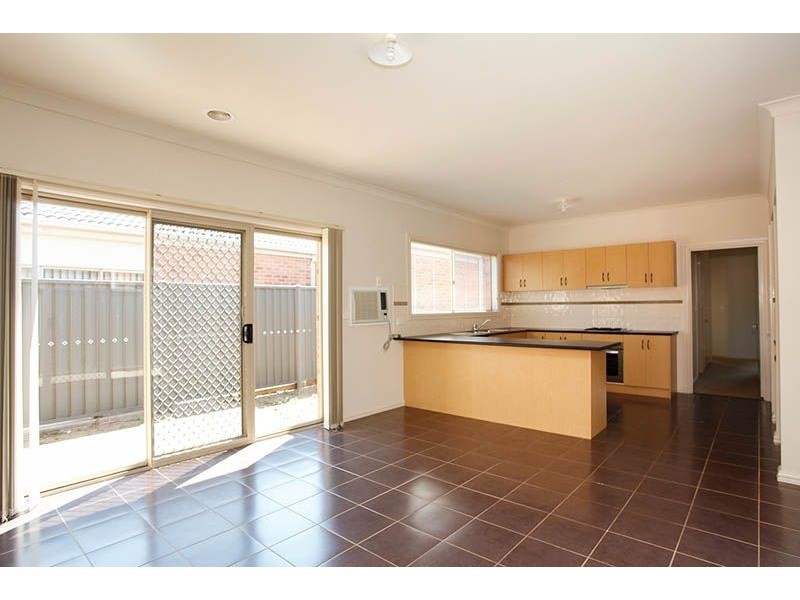 10 Dargi Green, Caroline Springs VIC 3023