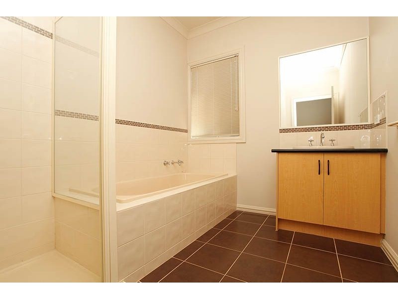 10 Dargi Green, Caroline Springs VIC 3023