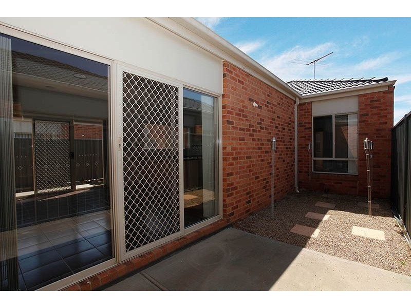 10 Dargi Green, Caroline Springs VIC 3023