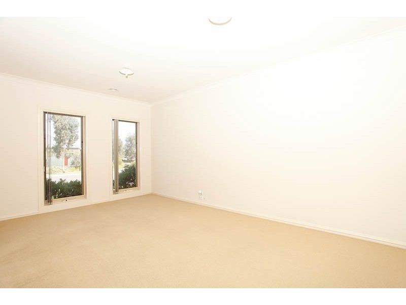 10 Dargi Green, Caroline Springs VIC 3023