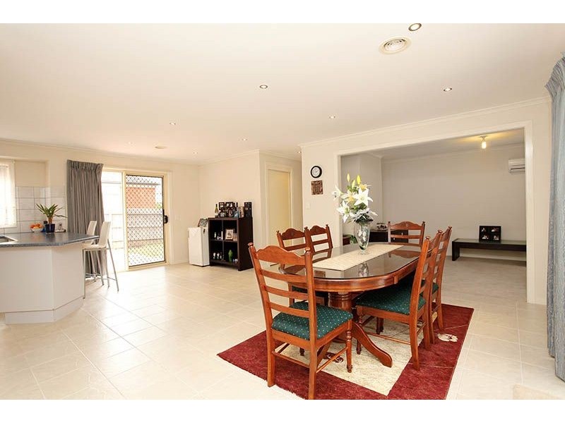 13 Moonlight Terrace, Sydenham VIC 3037