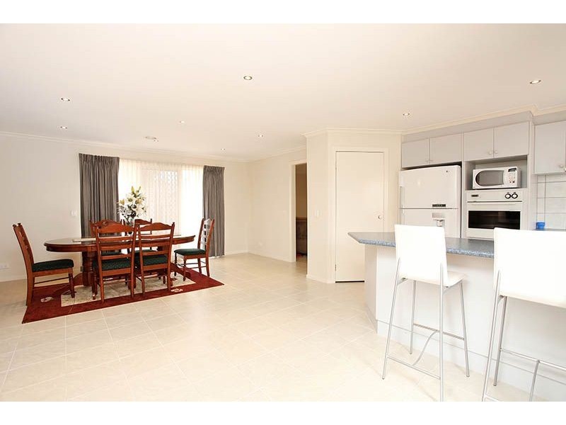 13 Moonlight Terrace, Sydenham VIC 3037