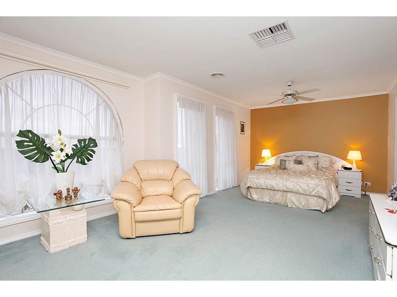 12 James Court, Hillside VIC 3037