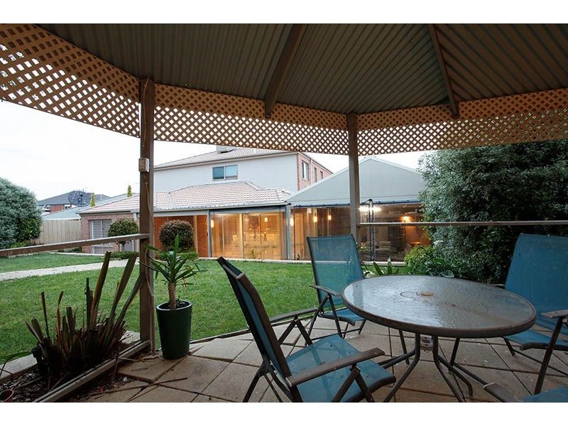 12 James Court, Hillside VIC 3037