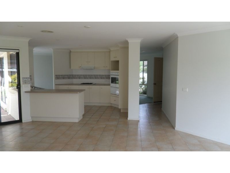 2/522 Melton Hwy, Sydenham VIC 3037