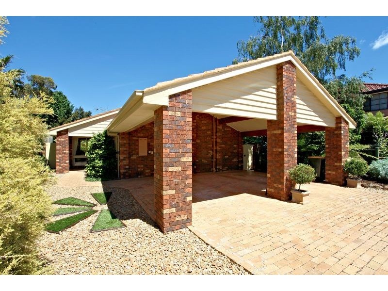 9 Murrabit Grove, Taylors Lakes VIC 3038