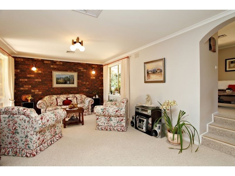 9 Murrabit Grove, Taylors Lakes VIC 3038