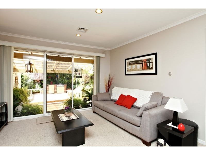 9 Murrabit Grove, Taylors Lakes VIC 3038