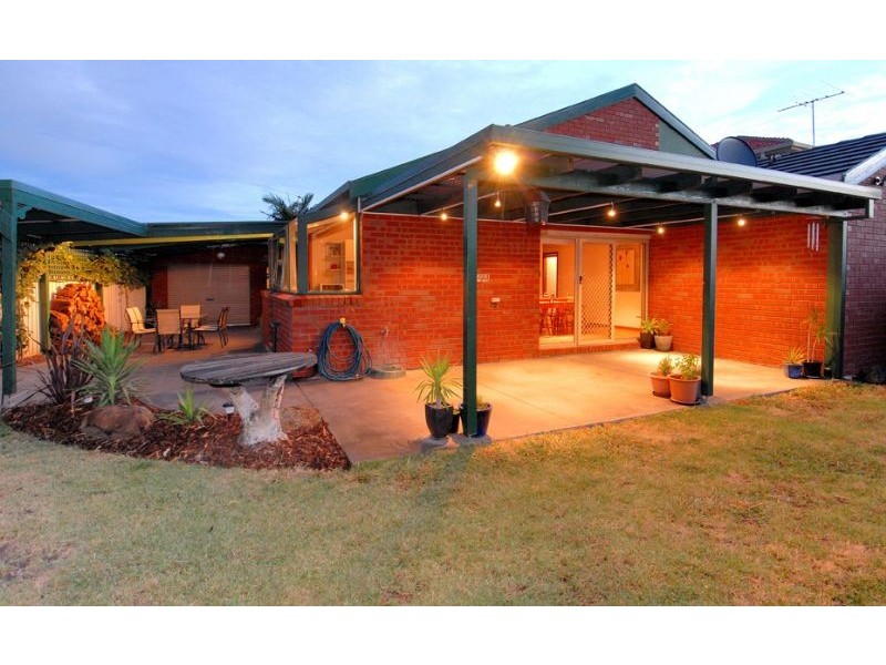 6 Cliffer Place, Taylors Lakes VIC 3038