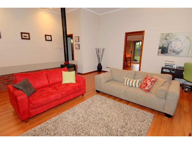 6 Cliffer Place, Taylors Lakes VIC 3038