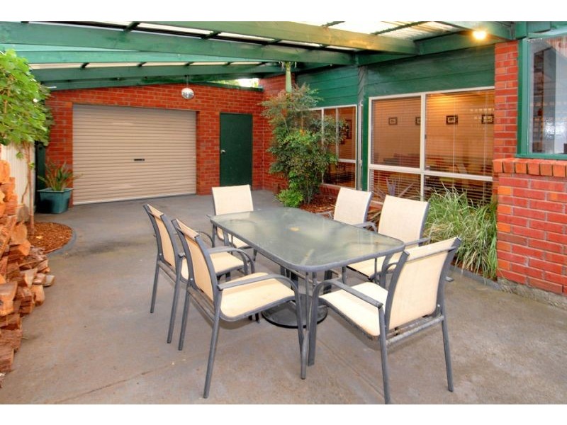 6 Cliffer Place, Taylors Lakes VIC 3038