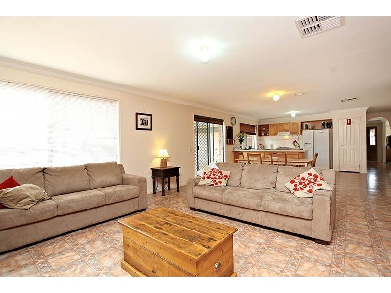 11 Wolviston Avenue, Hillside VIC 3037