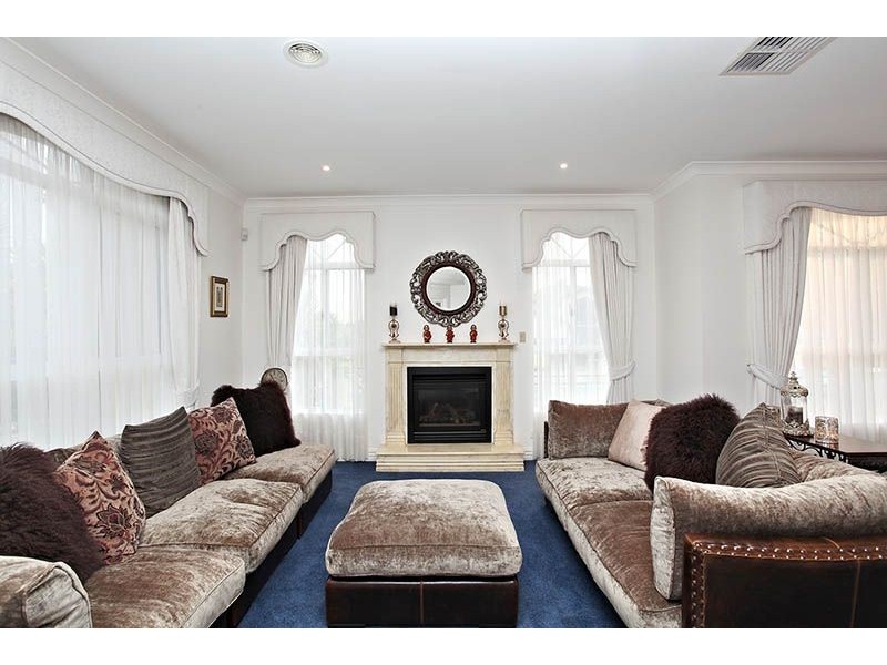 1 Perceval Crescent, Taylors Lakes VIC 3038