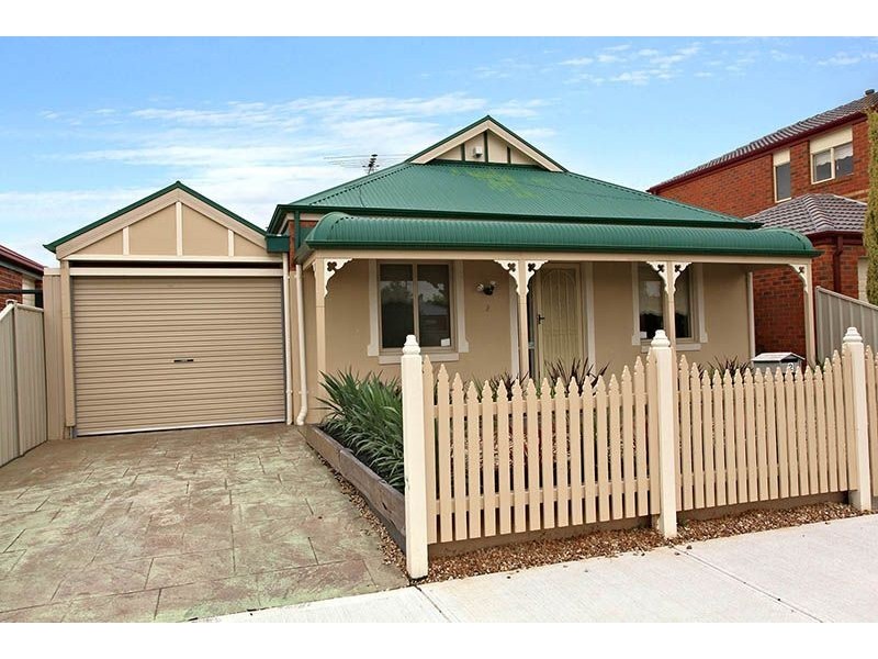 2 Hammersley Place, Caroline Springs VIC 3023