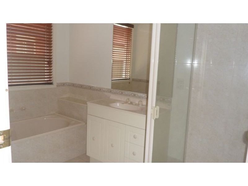 10 Klim Place, Burnside VIC 3023