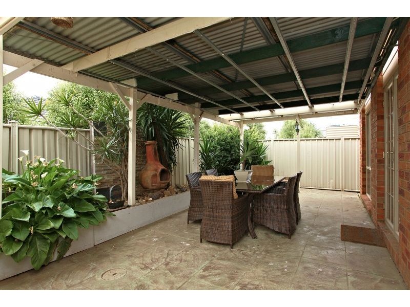 2 Hammersley Place, Caroline Springs VIC 3023