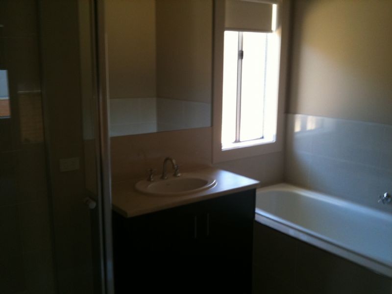 52 College Road, Caroline Springs VIC 3023