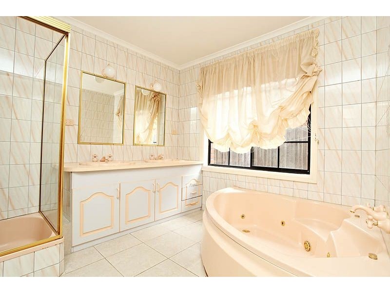 79 Chichester Drive, Taylors Lakes VIC 3038