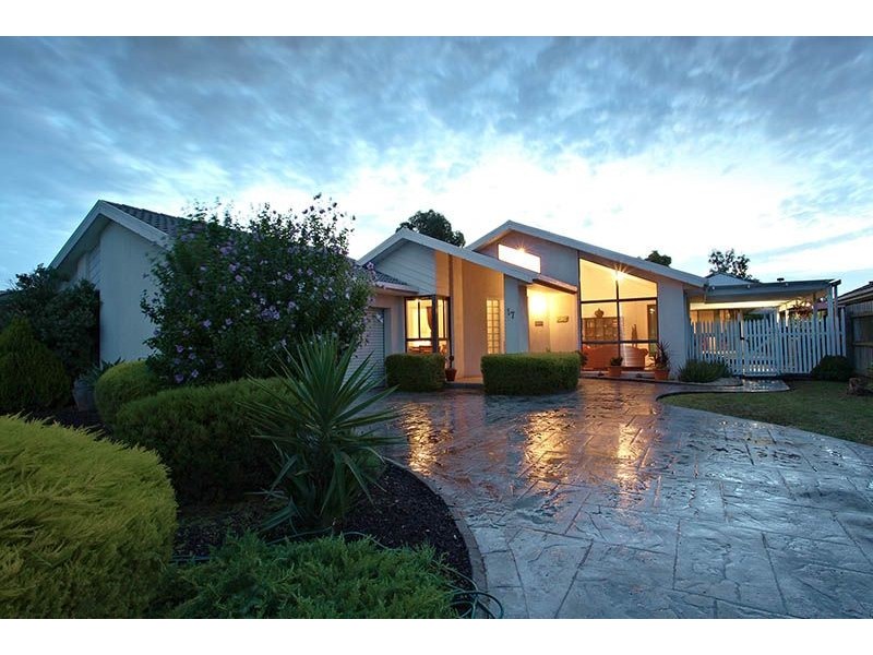 17 Pastoral Place, Sydenham VIC 3037
