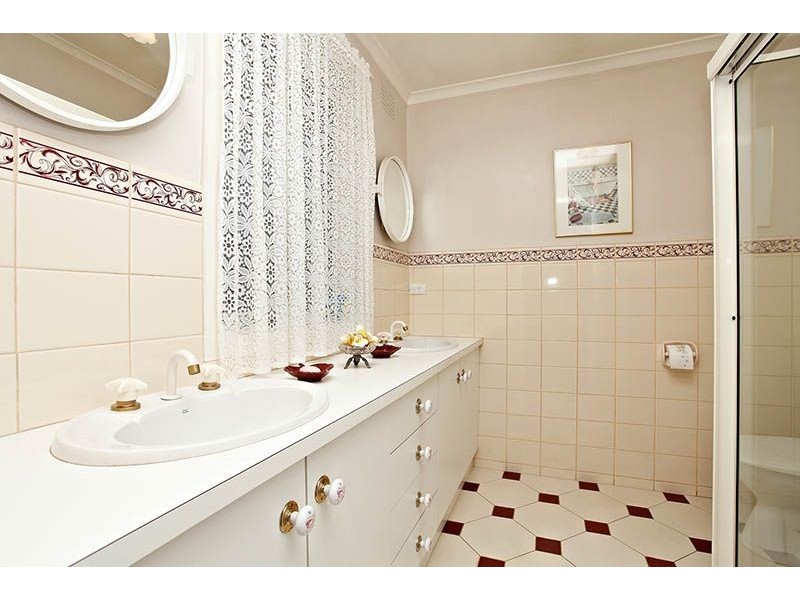 9 Murrabit Grove, Taylors Lakes VIC 3038