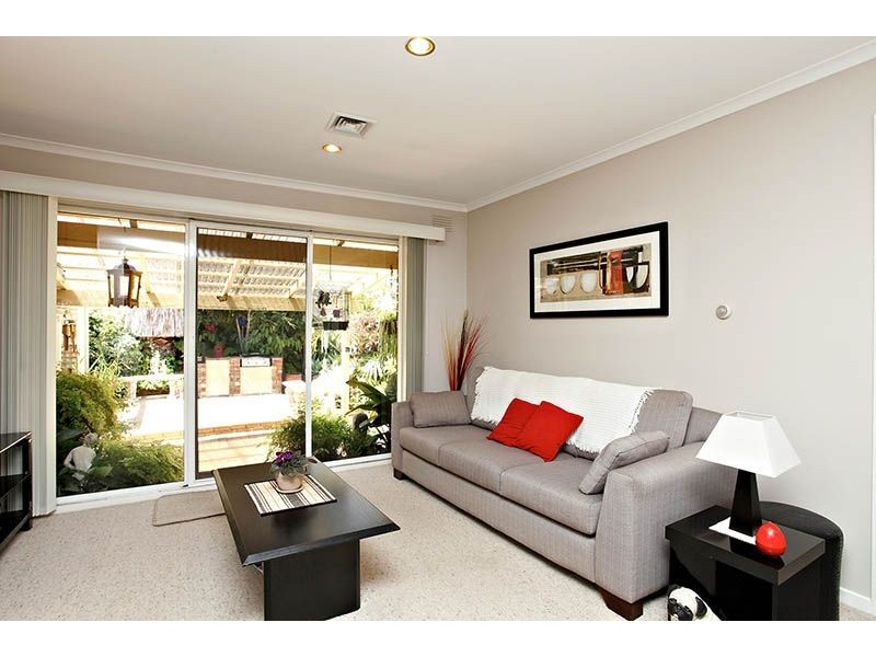 9 Murrabit Grove, Taylors Lakes VIC 3038