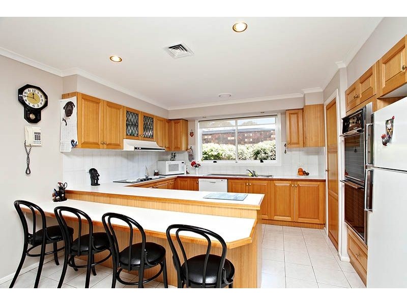 9 Murrabit Grove, Taylors Lakes VIC 3038