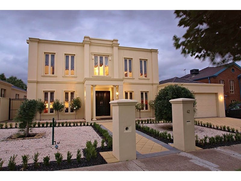 42 McCubbin Drive, Taylors Lakes VIC 3038