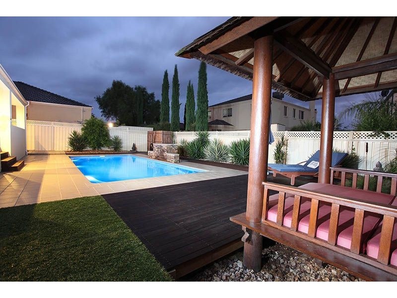 42 McCubbin Drive, Taylors Lakes VIC 3038