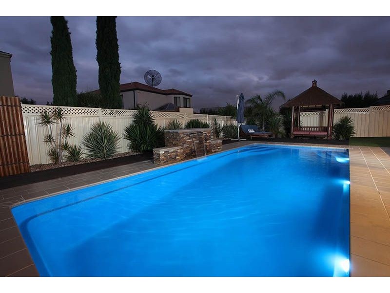 42 McCubbin Drive, Taylors Lakes VIC 3038