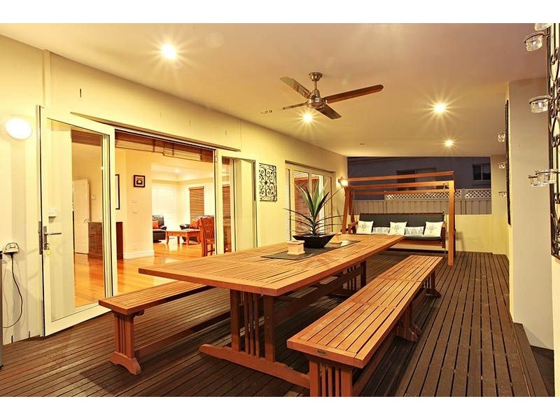 42 McCubbin Drive, Taylors Lakes VIC 3038