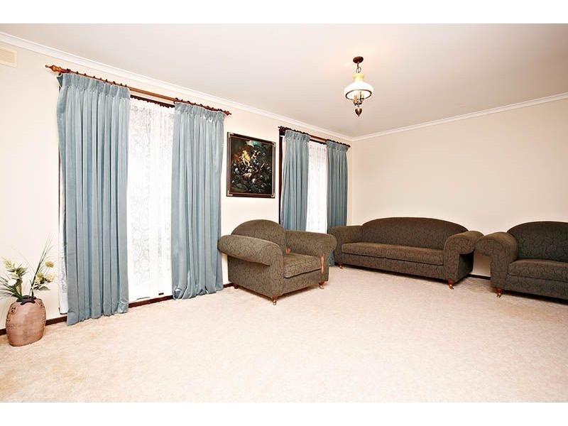 26 Angourie Cresent, Taylors Lakes VIC 3038