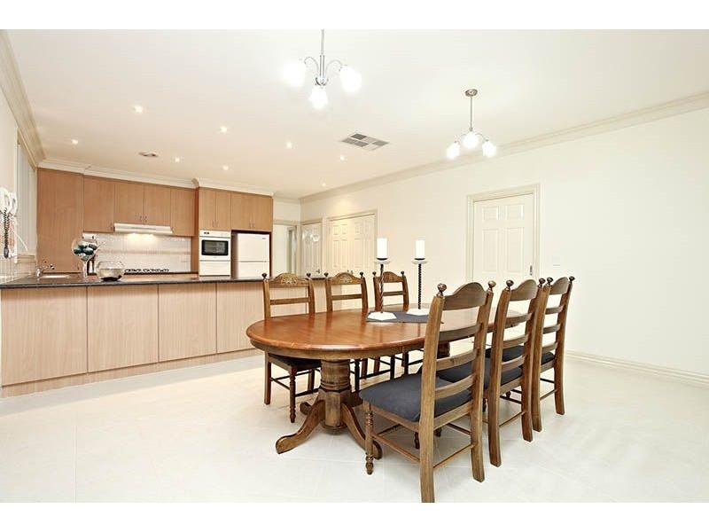 28 Cressida Crescent, Sydenham VIC 3037