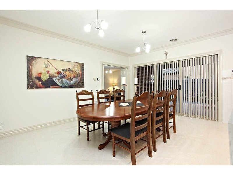 28 Cressida Crescent, Sydenham VIC 3037