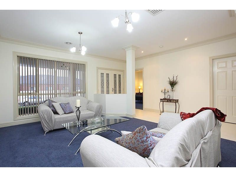 28 Cressida Crescent, Sydenham VIC 3037