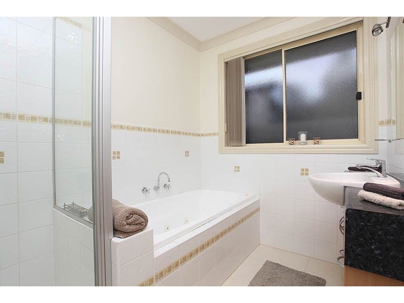 28 Cressida Crescent, Sydenham VIC 3037