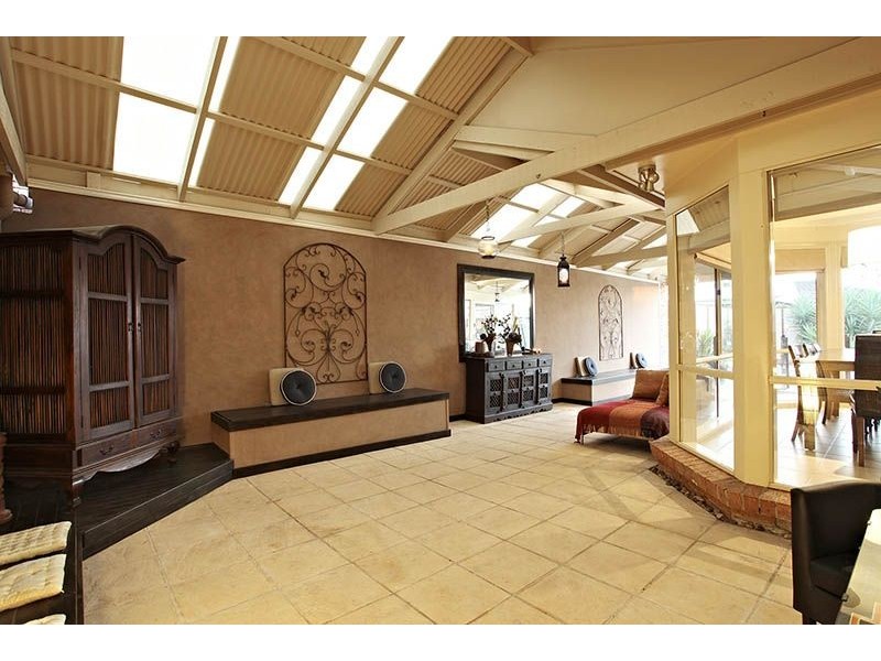 26 Kelland Avenue, Hillside VIC 3037