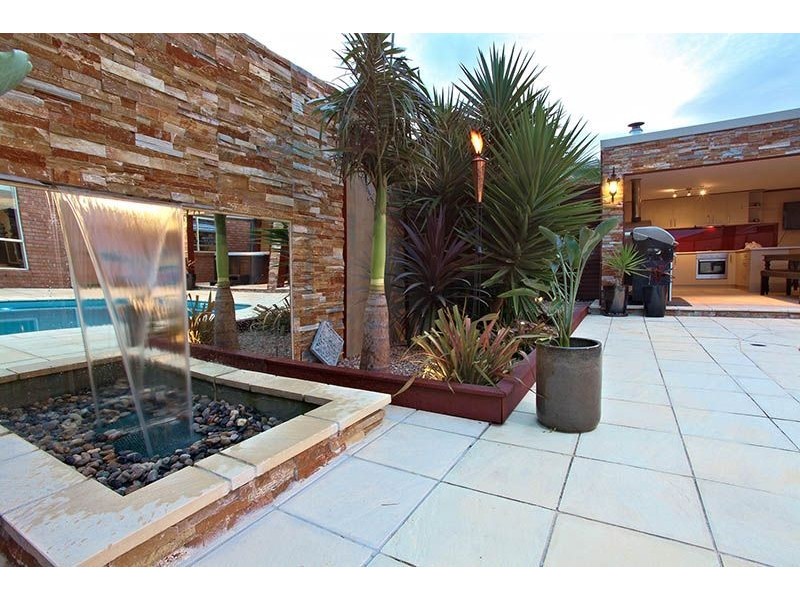 26 Kelland Avenue, Hillside VIC 3037