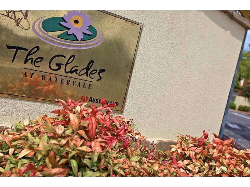 28 The Glades, Taylors Hill VIC 3037